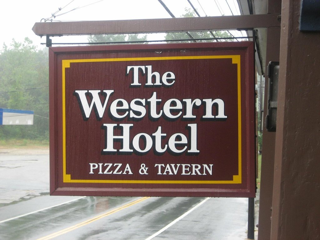 Western Hotel Pizza & Tavern